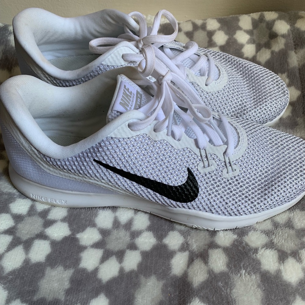 Women’s Nike Tennis Shoes